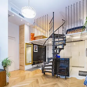 https://retro-apartment-old-town.hotelswroclaw.com