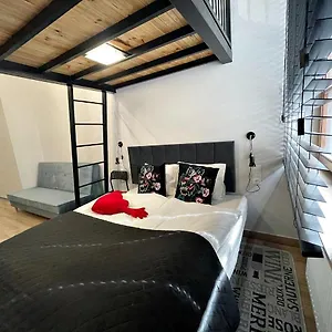 https://wroclaw-city-apartments-loft-komuny-paryskiej-72.hotelswroclaw.com